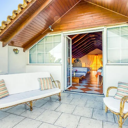 Rosa Seaview Loft