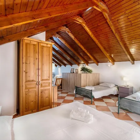 Rosa Seaview Loft Apartment